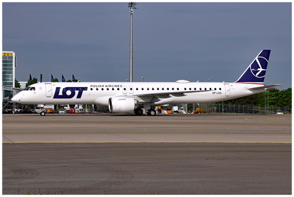 LOT Polish Airlines / ERJ-190-400 / SP-LEA / 03.05.2025 / © Martin Hackl