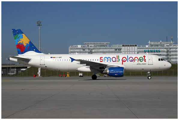 Small Planet Airlines / Airbus A320-200 / LY-SPF / 26.05.2017 / © Martin Hackl