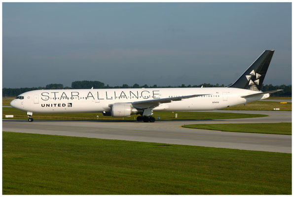 United Airlines / Boeing 767-400 / N76055 / 06.07.2012 / © Martin Hackl