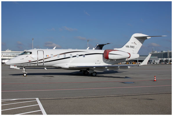 Toyo Aviation / Challenger 300 / YR-TRC / 14.11.2016 / © Martin Hackl