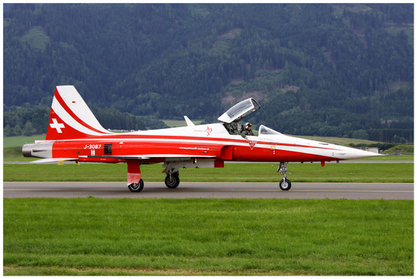 Patrouille Suisse / Northrop F-5E Tiger II / J-3087 / 01.07.2011 / © Berni Müller