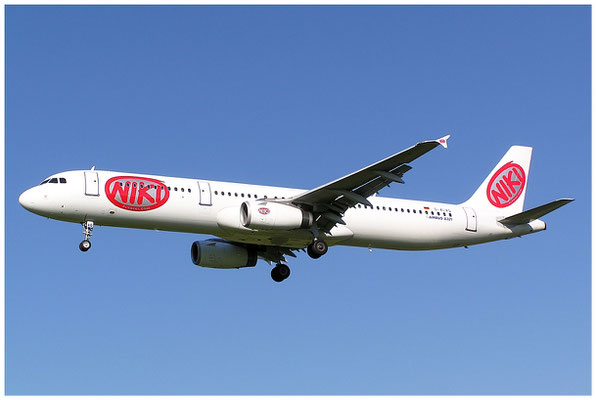 Niki / Airbus A321-200 / D-ALAQ / 30.05.2004 / © Berni Müller