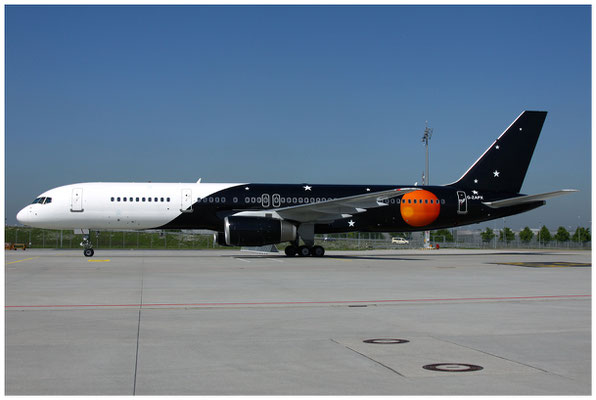 Titan Airways / Boeing 757-200 / G-ZAPX / 19.05.2012 / © Martin Hackl