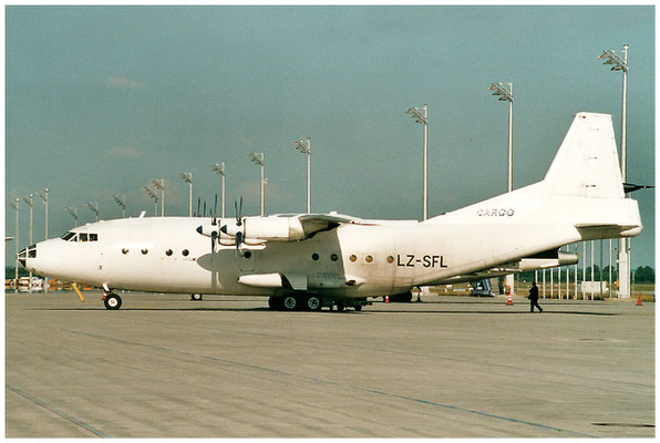 Air Sofia / Antonov AN-12 / LZ-SFL / 07.06.2001 / © Martin Hackl