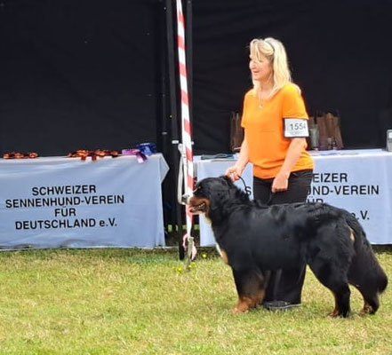 Momo mit Frauchen bei der German Winner Show - 2. beste Hündin der Rasse