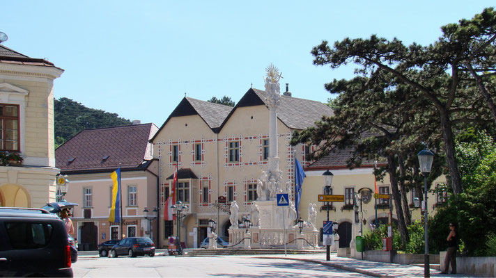 Marktplatz mit Rathaus und Dreifaltigkeitssäule