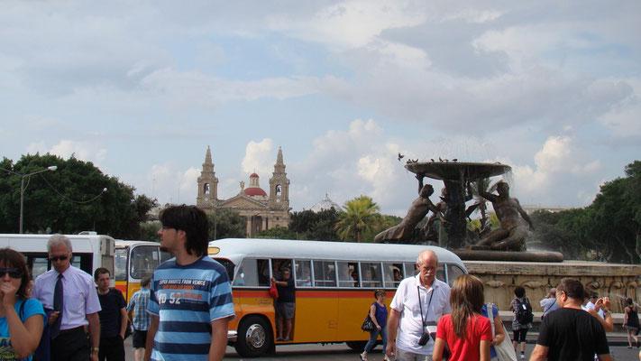 alle Buslinien beginnen in Valettas Ortsteil Floriana am Tritonenbrunnen