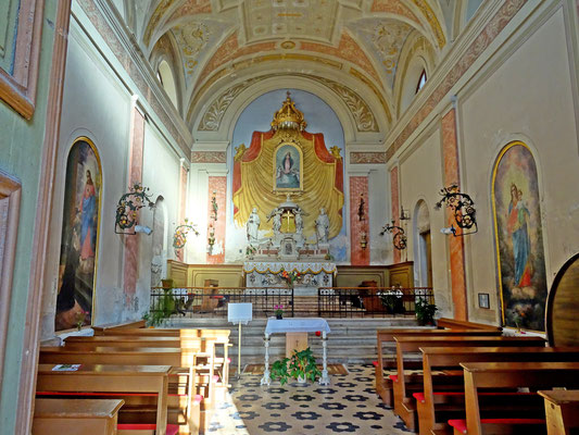 Blick in die Chiesa di San Pietro