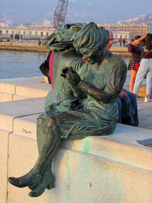 Bronzestatuen am Hafen