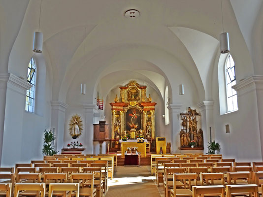 Hochaltar in der Pfarrkirche - rechts Kreuzabnahme-Szene ist eine Nachahmung eines Entwurfes von Michelangelo Buonarotti