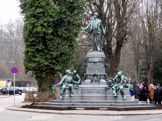 Denkmal des Waffenfabrikanten Josef Werndl auf der Promenade