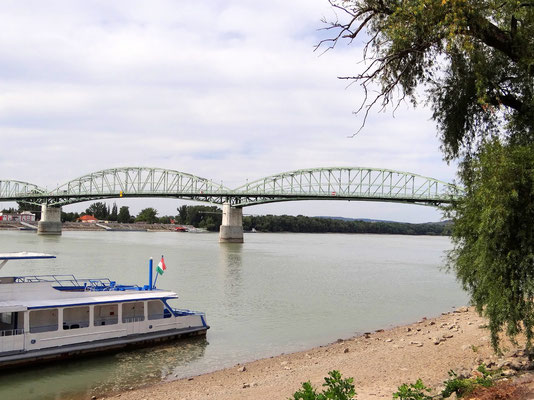 die Maria Valeria-Brücke verbindet Ungarn mit Sturovo in der Slowakei