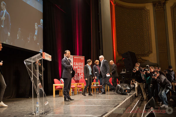 4 Arrivée de Benoît Hamon et des intervenants au Théâtre Fémina, Bordeaux. #benoithamon2017