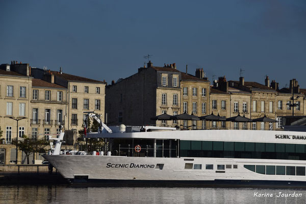 Mini-croisière sur la Garonne, Bordeaux-Lormont aller-retour en BAT3. Bordeaux port de la Lune. Photographie © Karine Jourdan