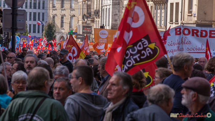 Le cortège se poursuit. Manifestation intersyndicale de la Fonction publique, place Gambetta, Bordeaux. 10/10/2017