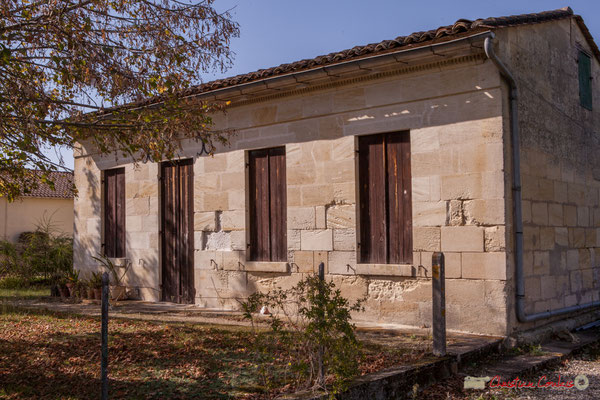 2 Habitat vernaculaire, côté ouest. Allée du Cloutet, Cénac, Gironde. 16/10/2017