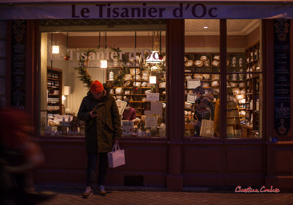 "Tisanier d'Oc/connecting people" rue Bouffard, Bordeaux. Samedi 18 décembre 2021. Photographie © Christian Coulais