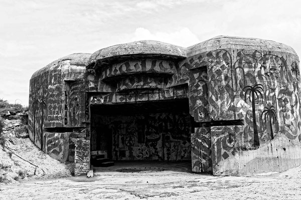 Bunkers d'une batterie de côte allemande du mur de l'Atlantique, Soulac-sur-Mer. Samedi 3 juillet 2021. Photographie © Jean-Pierre Couthouis