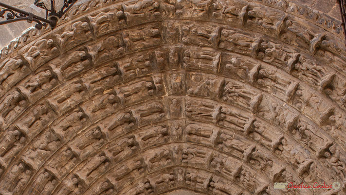 Sur ces voussoirs, scènes de la Genèse, la résurrection des morts, avec les sauvés et les damnés du jour du Jugement dernier. Porte du Jugement / Puerta del Juicio, Catedral Santa Maria la Blanca, Tudela, Navarra