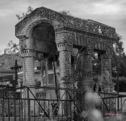 Cimetière de l'église Saint-Romain, Cenon. Jeudi 3 novembre 2022. Photographie © Christian Coulais