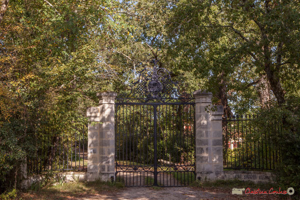 Portail du Domaine Poujade-La Roussellière. Allée Lamothe, Cénac, Gironde. 16/10/1017