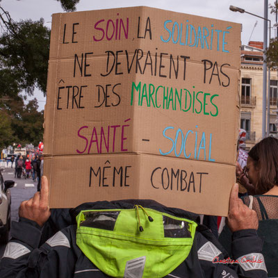 "Le soin, la solidarité ne devraient pas être des marchandises, santé-social même combat" Manifestation intersyndicale, Bordeaux, mardi 5 octobre 2021. Photographie © Christian Coulais