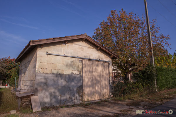 Hangar vernaculaire. Avenue de Mons, Cénac, Gironde. 16/10/2017