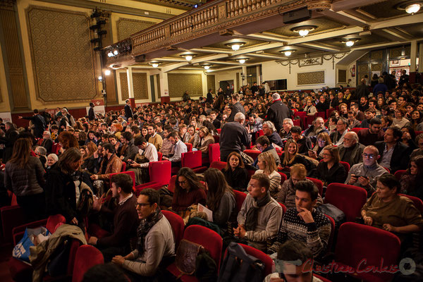 Théâtre Fémina, Bordeaux, salle de 1 200 places complète pour la soirée informative autour de Benoît Hamon. 