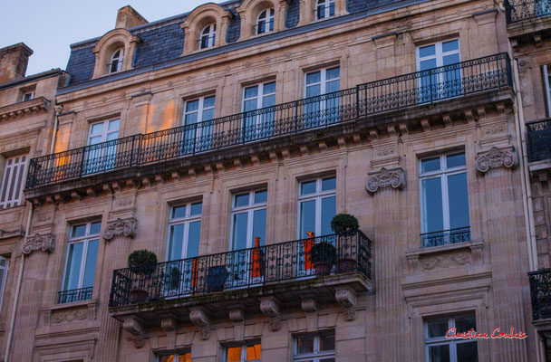 "Reflets 2" Cours Pasteur, Bordeaux. Samedi 18 décembre 2021. Photographie © Christian Coulais