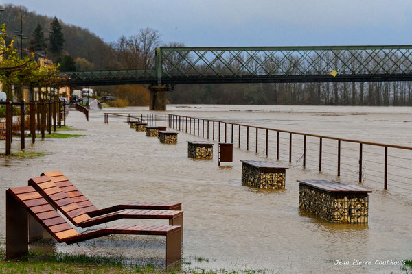 En bordure du Grand Estey et de la Garonne, inondation Langoiran. Samedi 14/12/2019. Photographie © Jean-Pierre Couthouis