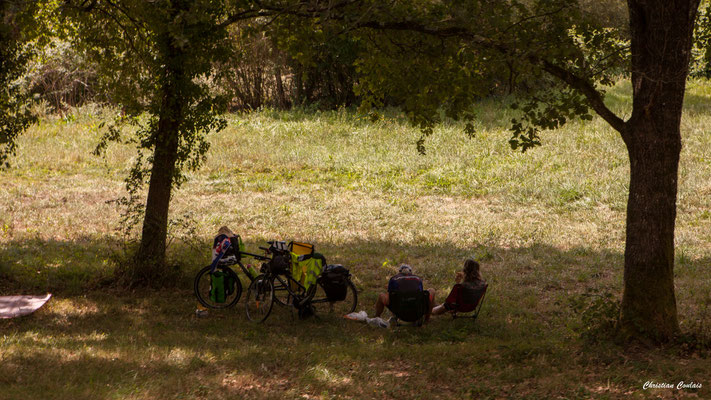 De Frontenac à Espiet, par la voie verte de l'Entre-Deux-Mers, piste Roger Lapébie. Ouvre la voix, samedi 3 septembre 2022. Photographie © Christian Coulais