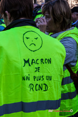 "Macron, je n'ai plus un rond" Manifestation nationale des gilets jaunes. Place de la République, Bordeaux. Samedi 17 novembre 2018