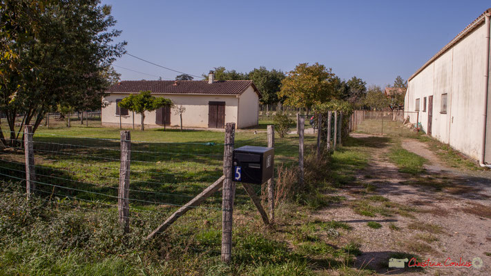 4 Habitat des années 1970, côté ouest. Allée du Cloutet, Cénac, Gironde. 16/10/2017
