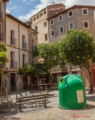 Tri du verre; du consommateur au conteneur de tri. Plaza San Jaime, Tudela, Navarra