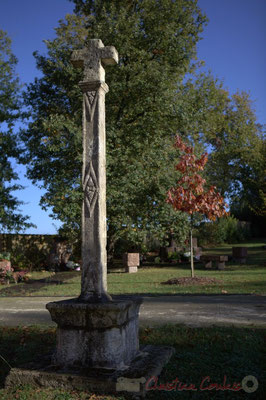 Croix au "F", Cimetière Mandin, Cénac, Gironde