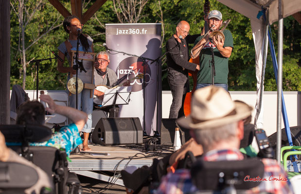 Amandine Cabald Roche, Jean-Michel Plassan, Fred Lasnier, Gaëtan Martin ; Crawfish Wallet. Vendredi 25 juin 2021, Camblanes-et-Meynac. Photographie © Christian Coulais