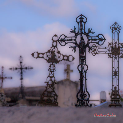 Croix de cimetière de l'église Notre-Dame-de-Fargues, Fargues-de-Langon. Samedi 10 octobre 2020. Photographie © Christian Coulais