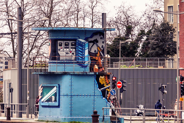 Tour de contôle. Autour du bassin à flot N°1, Bordeaux. Mardi 27 février 2024. Photographie 400mm © Christian Coulais