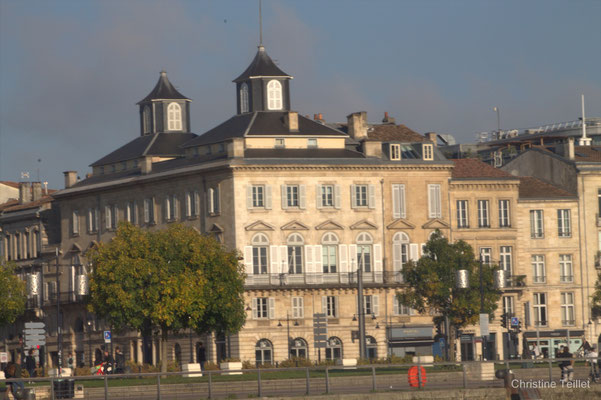 Mini-croisière sur la Garonne, Bordeaux-Lormont aller-retour en BAT3. Bordeaux port de la Lune. Photographie © Christine Teillet