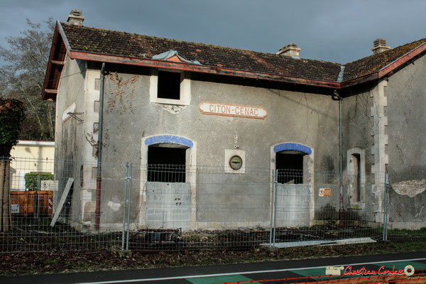 Gare ferroviaire de Citon-Cénac en cours de réhabilitation. Cénac, 05/12/2009