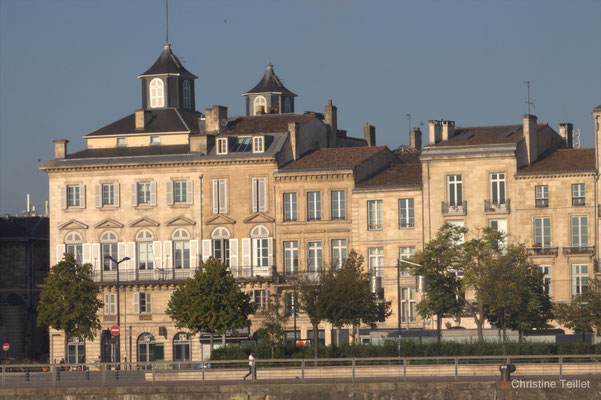 Mini-croisière sur la Garonne, Bordeaux-Lormont aller-retour en BAT3. Bordeaux port de la Lune. Photographie © Christine Teillet