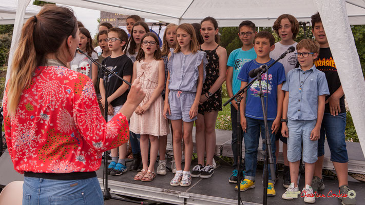 Pratiques artistiques scolaires, chorale de CM2 de l'école de Cénac dirigée par Pauline Laffont. Festival JAZZ360, Cénac. 08/06/2018