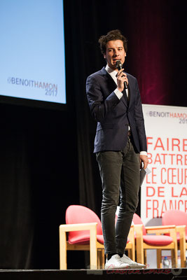 Jeune socialiste, présentateur des intervenants, Théâtre Fémina, Bordeaux. #benoithamon2017