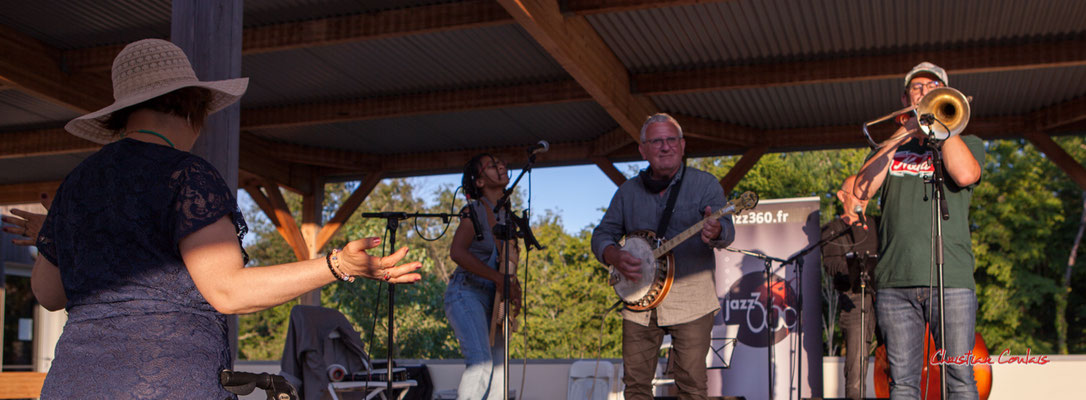 "On y danse 2" Concert de Crawfish Wallet. Vendredi 25 juin 2021, M.A.S. LADAPT, Camblanes-et-Meynac. Photographie © Christian Coulais