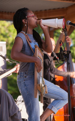 Amandine Cabald Roche ; Crawfish Wallet. Vendredi 25 juin 2021, Camblanes-et-Meynac. Photographie © Christian Coulais