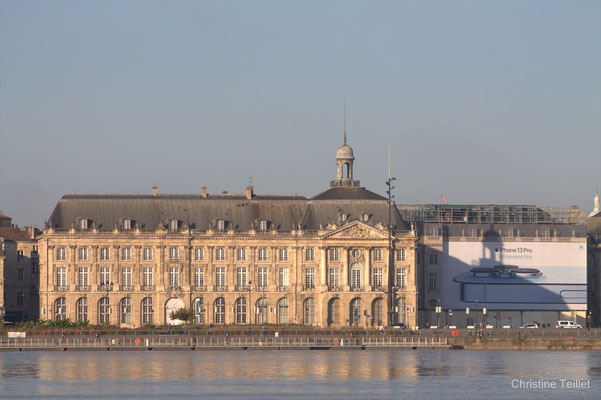 Mini-croisière sur la Garonne, Bordeaux-Lormont aller-retour en BAT3. Bordeaux port de la Lune. Photographie © Christine Teillet