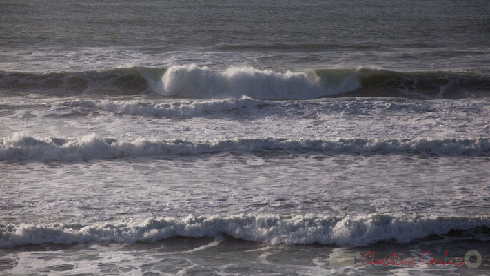 Effets de vagues. Biscarrosse océan, plage du Vivier, Landes. 21 février 2016