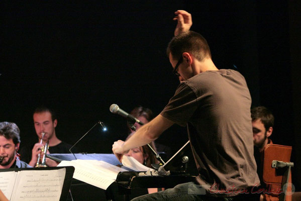 Julien Dubois dirige le Big Band du Conservatoire Jacques Thibaud, section MAA-Jazz. Festival JAZZ360 2011, Cénac. 03/06/2011