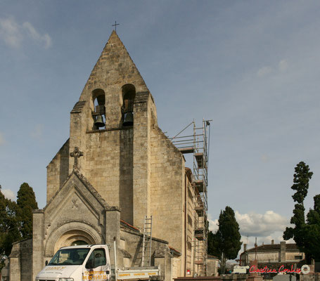 Façade est. Rénovation de l'auvent du clocher-mur de l'église Saint-André, Cénac. 10/02/2018