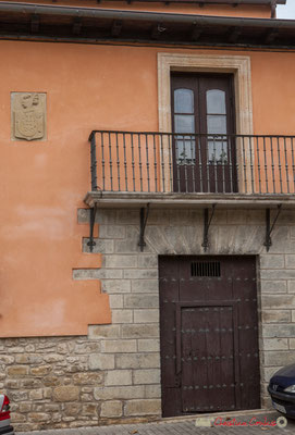 Casa antigua, Plaza Mayor, Lumbier, Navarra